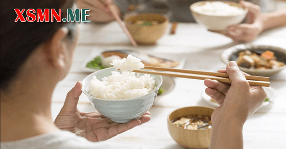 Giải mã giấc mơ ăn cơm mang ý nghĩa gì?